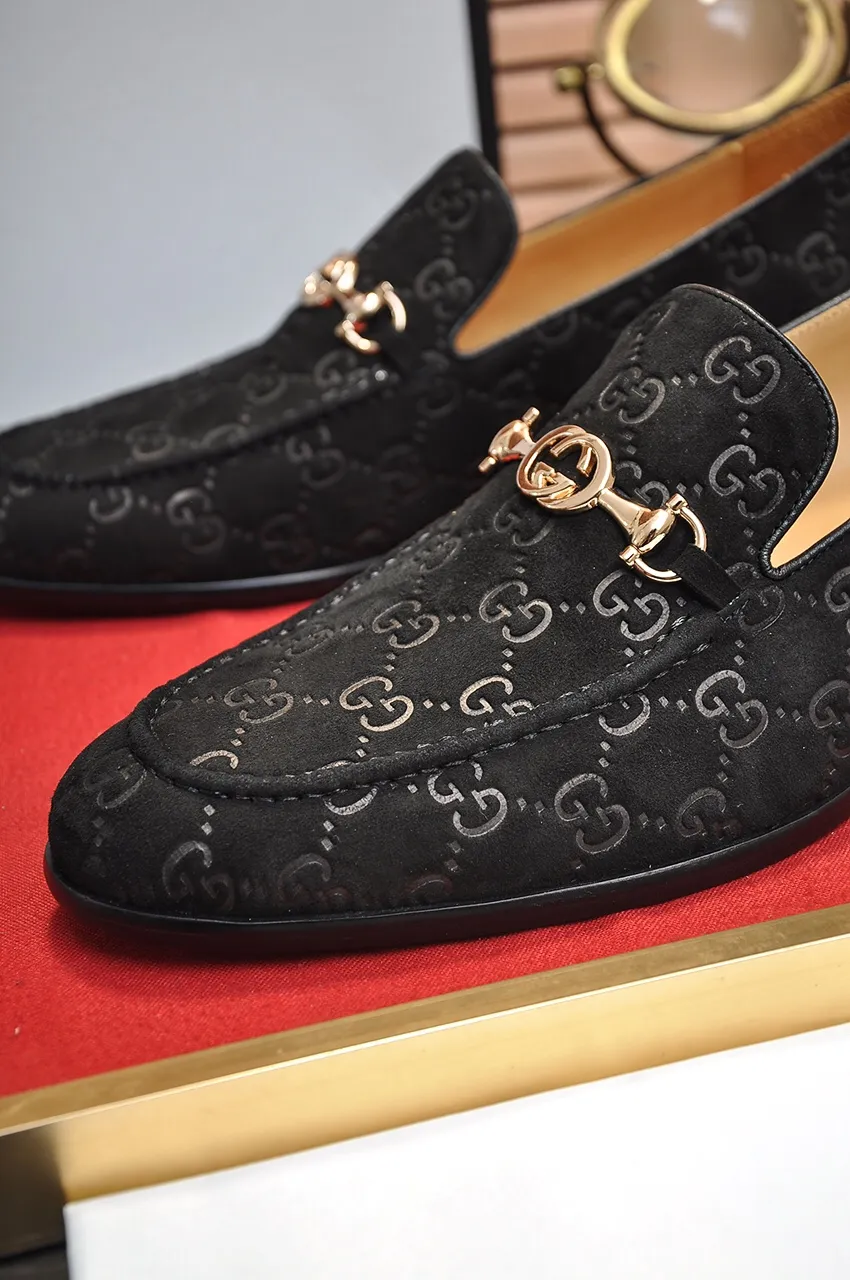 Men's shoes💰500💶Italy's top luxury men's shoe giant (GUCCI) (Gucci) (full cowhide lining) new arrival🍃Original European style🔰 Pleasant to the eye😍In order to make the shoes more durable and non-deformable🌀The production continues to follow traditional methods but there is still no lack of innovation💪Choose original sheepskin for the leather♻️ Smooth and natural And extra bright ⭐Made of imported cowhide, the first choice of rich people 38-45 (45 customized)